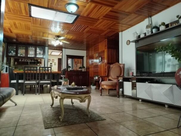 MLS-25-1920 VENTA PROPIEDAD CON 5 CASAS SANTA ANA SAN JOSE in Santa Ana, San José — $2,000,000