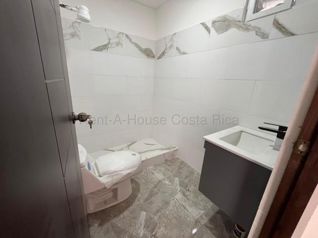 Venta de Propiedad Comercial y Residencial 2 LOCALES Y 2 APTOS en San Rafael de Escazú. RAH 27-870 in San Rafael, Escazú, San José — $550,000 - Photo 4 of 18