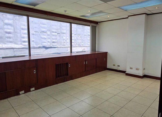 Local para oficinade 215.73 m2, incluye 4 estacionamientos techados in Mata Redonda, San José — $450,000
