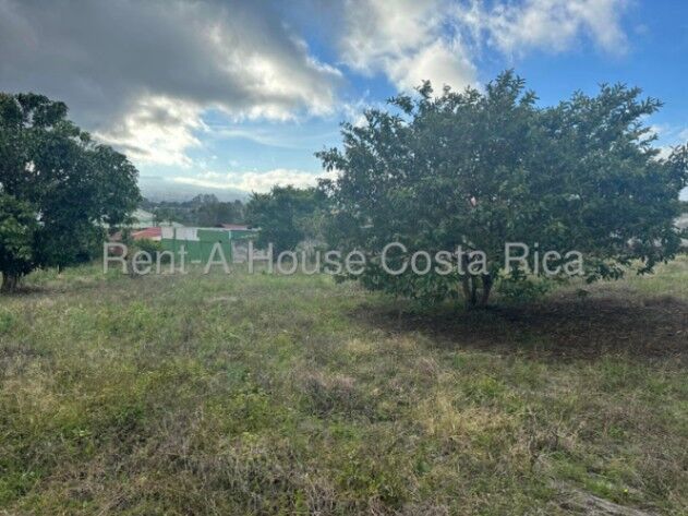 Venta de Lote en San Isidro-Heredia. RAH 26-1479 en San Isidro, Heredia — $620,726
