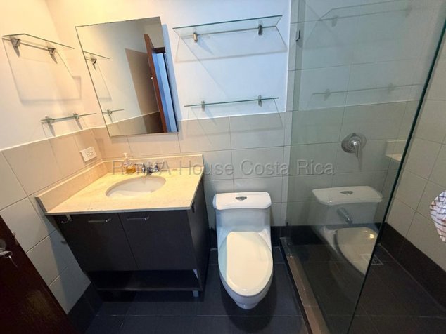 APARTAMENTO EN VENTA EN SAN JOSÈ en Mata Redonda, San José — $220,000