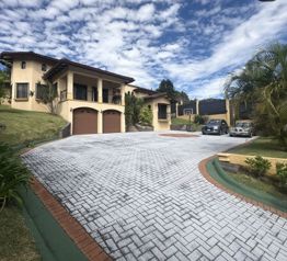 Hermosa Casa con Diseño de Lujo en Santa Bárbara de Heredia in Santa Bárbara, Heredia — $650,000 - Photo 2 of 18