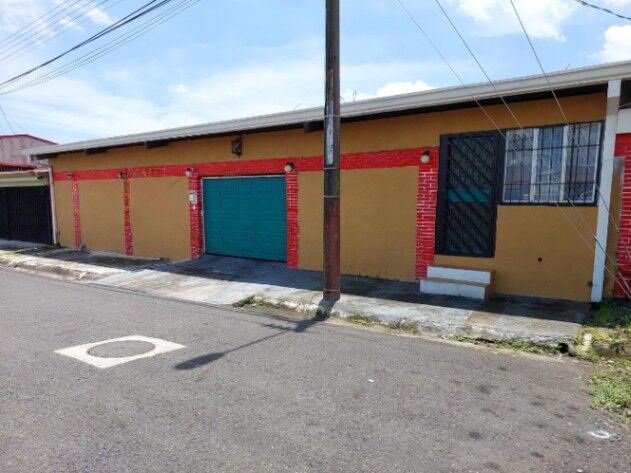 Venta de Magnifica Casa en San Francisco, Heredia / JB OFC Mls. 24-219 en San Francisco, Heredia — $153,000