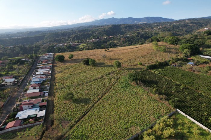 Oportunidad! La Pradera de los Angeles en Grecia, Alajuela — $2,968,988 - Foto 2 de 5