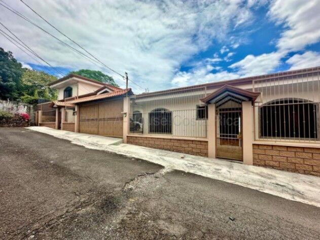 Venta de 2 Casas en San José de Alajuela. RAH 26-1800 en San José, Alajuela — $468,000