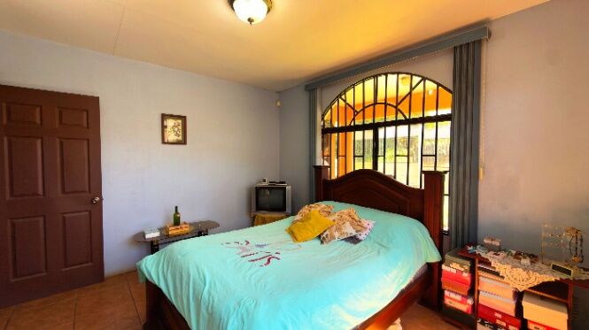 VENTA DE CASA CON LOTE PLANO EN LA BONITA DE RIVAS, PEREZ ZELEDON: PREPARADA PARA 2 PLANTAS in San Isidro De El General, Pérez Zeledón, San José — $160,000