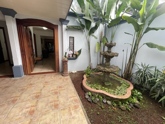 Casa en venta Curridabat, Altamonte I con apartamento 5PIV9731966 en Curridabat, San José — $350,000