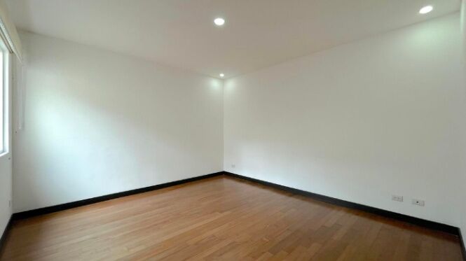 Venta de linda casa excelente ubicacion en Escazu 26-184 in San Antonio, Escazú, San José — ₡ 120 000 000