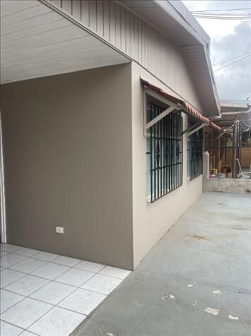 BELLEZA DE CASA EN EL CENTRO DE ATENAS.  en Atenas, Alajuela — ₡ 65 000 000
