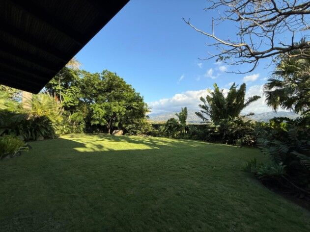Venta de Espectacular Casa en Alajuela / Mls. 25-1198 OFC JB en Guácima, Alajuela — $850,000