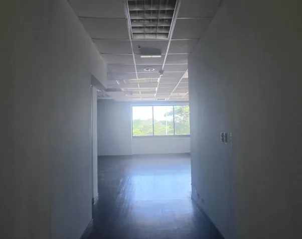 ALQUILER DE OFICINA, SAN JOSÉ, SANTA ANA, PARQUE EMPRESARIAL FORUM 1 en Santa Ana, San José — $1,637 - Foto 3 de 9