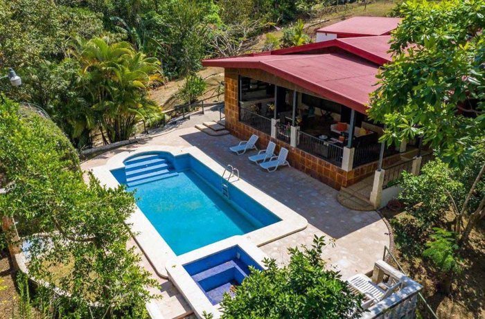 Casa de Lujo con Piscina, Jacuzzi y Naturaleza en Puriscal in Santiago, Puriscal, San José — $497,000 - Photo 2 of 35