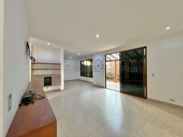 Venta de Casa en Ulloa, Heredia. RAH 26-1652 en Ulloa, Heredia — ₡ 240 000 000