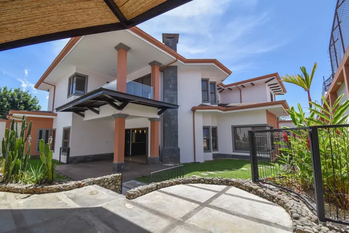 Venta Casa La Guaria Moravia San José in San Vicente, Moravia, San José — $995,000 - Photo 2 of 32