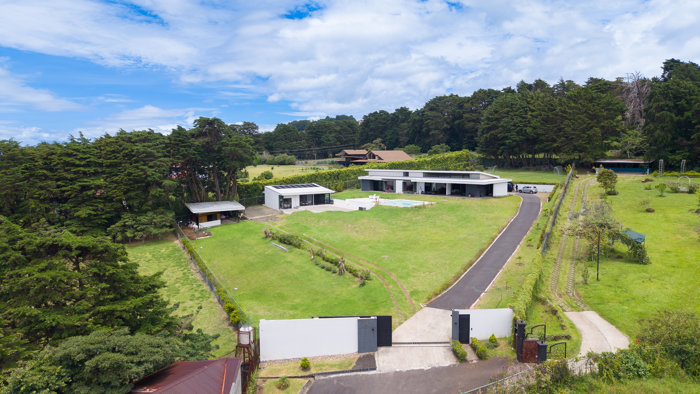¡Propiedad de lujo con 5000m2, en Concepción de San Rafael de Heredia! in Concepción, San Rafael, Heredia — $1,300,000
