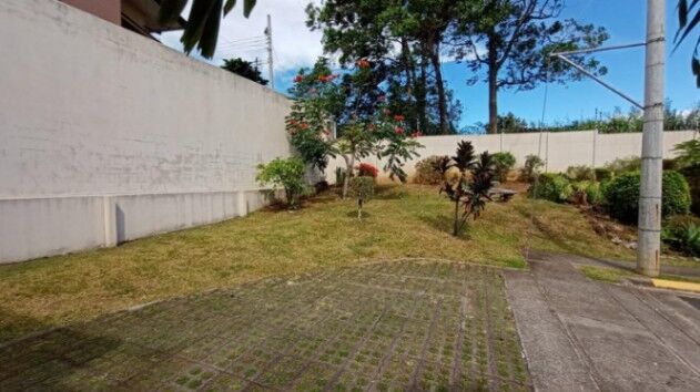 Se vende espaciosa casa con patio en San Pablo Heredia 25-1276 en San Pablo, Heredia — $230,000 - Foto 2 de 16