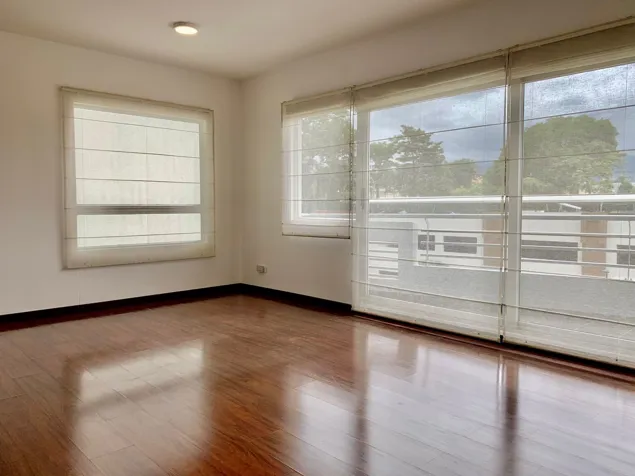 Amplio apartamento de 2 dormitorios en La Sabana en Merced, San José — $1,400