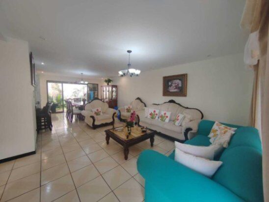 Venta de Amplia Casa en La Unión, Cartago. en Concepción, La Unión, Cartago — ₡ 135 000 000