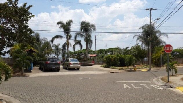 Venta de Lote en Condominio Lomas del Bosque en Grecia, Alajuela. RAH 26-1808 en Grecia, Alajuela — $86,000