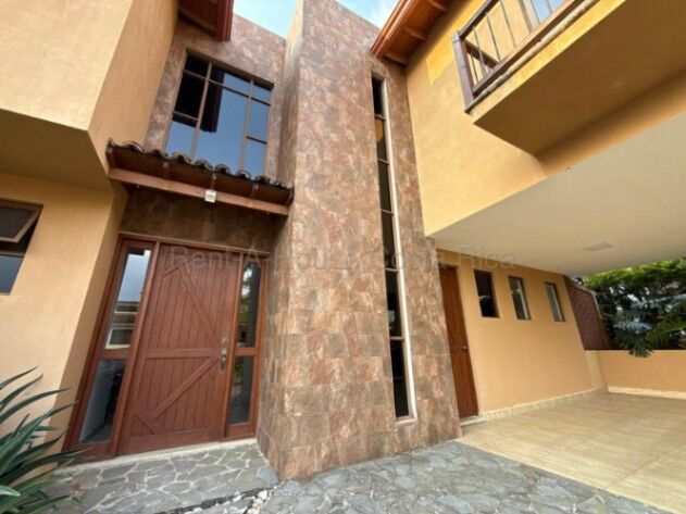 CASA EN VENTA EN ULLOA DE HEREDIA en Ulloa, Heredia — ₡ 240 000 000
