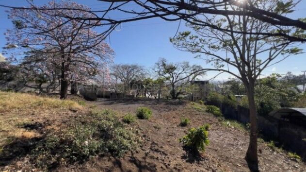 MLS-26-157 KQ VENTA LOTE SAN RAFAEL ESCAZU CONTACTENOS AL # 88987222 en San Rafael, Escazú, San José — $225,000