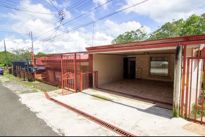 Casa en venta en Grecia, Santa Gertrudis Norte in Grecia, Alajuela — ₡ 62 000 000