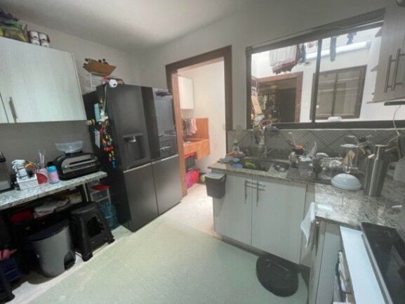 Se vende moderna casa con jardin en condominio de Escazú 23-883 en San Rafael, Escazú, San José — $325,000
