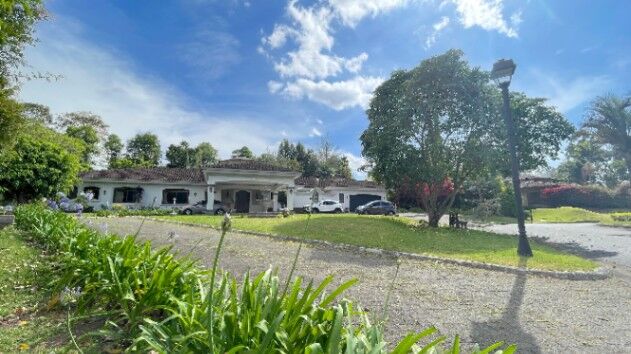 Venta de casa en Condominio Monterán Granadilla Curridabat en Granadilla, Curridabat, San José — $1,800,000