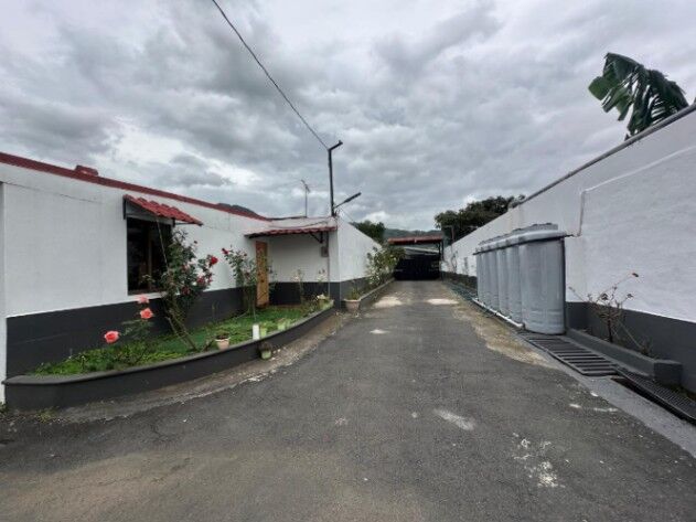 Venta de Encantadora y Amplia Casa en Escazú / Mls. 26-242 OFC JB in San Antonio, Escazú, San José — $685,000
