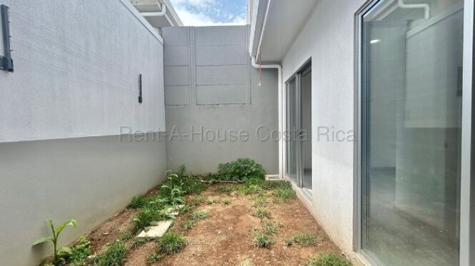 CASA EN VENTA EN ALAJUELA en San Antonio, Alajuela — ₡ 69 000 000