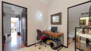 Venta de Casa en Curridabat, San José. RAH 26-945 in Curridabat, San José — $250,000 - Photo 4 of 10