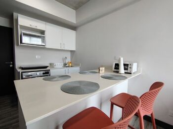 Moderno apartamento de una habitación en Mata Redonda, San José — $148,000 - Foto 4 de 6