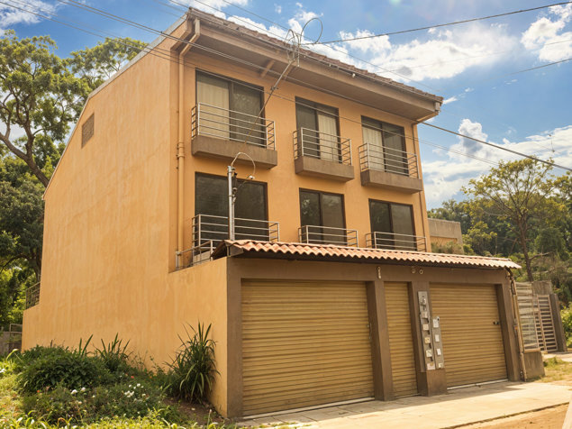 VENTA DE EDIFICIO CON 6 APARTAMENTOS, CURRIDABAT, LOMAS DE AYARCO SUR in Curridabat, San José — $1,200,000