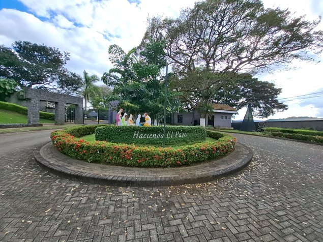 Venta de lote en condominio Hacienda El Paseo, Grecia, Alajuela en Grecia, Alajuela — $94,000