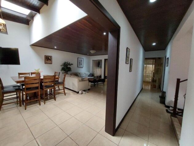 Venta de Casa en Santo Domingo, Heredia. RAH 25-1934 en Santo Tomás, Santo Domingo, Heredia — $520,000