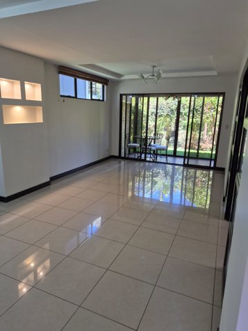 Casa en Venta en Condominio Tierras de Café, Heredia Amplia y Moderna en San Francisco, Heredia — ₡ 163 000 000 - Foto 2 de 16