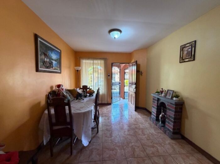 SE VENDE CASA MUY CERCA DEL MALL OXIGENO HEREDIA. en San Francisco, Heredia — ₡ 91 000 000 - Foto 3 de 20