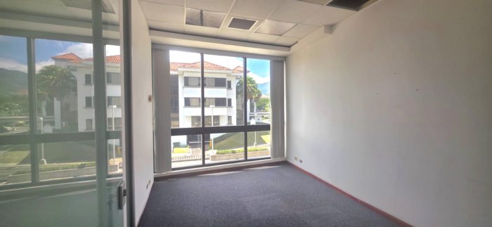ALQUILER DE OFICINA, SAN JOSÉ, SANTA ANA, PARQUE EMPRESARIAL FORUM 1 en Santa Ana, San José — $9,846
