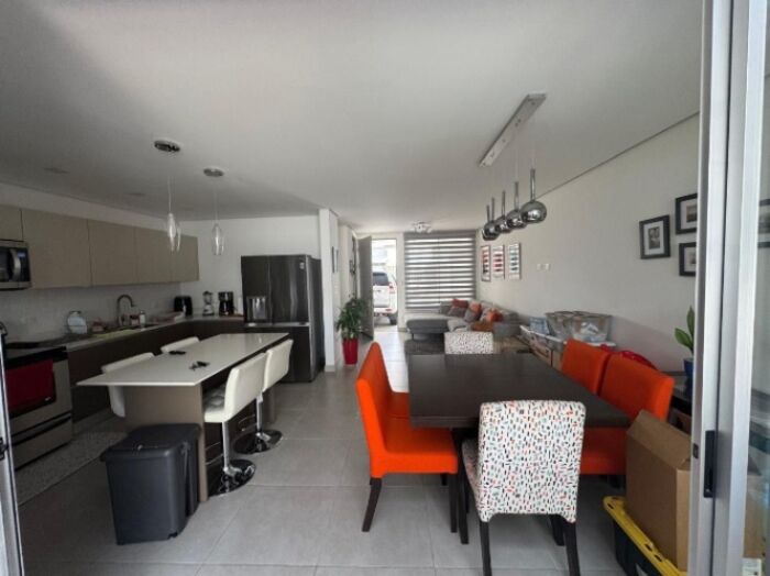 Venta de Casa en Santo Domingo de Heredia. RAH 25-1886 en Santo Tomás, Santo Domingo, Heredia — ₡ 135 000 000