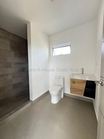 Alquiler de Penthouse de 2 Niveles en Santa Ana. RAH 26-2125 in Santa Ana, San José — $1,900