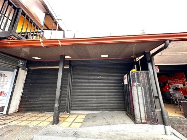 Venta de Plaza Comercial con 8 Locales en Heredia. RAH 25-2044 en Heredia — $850,000