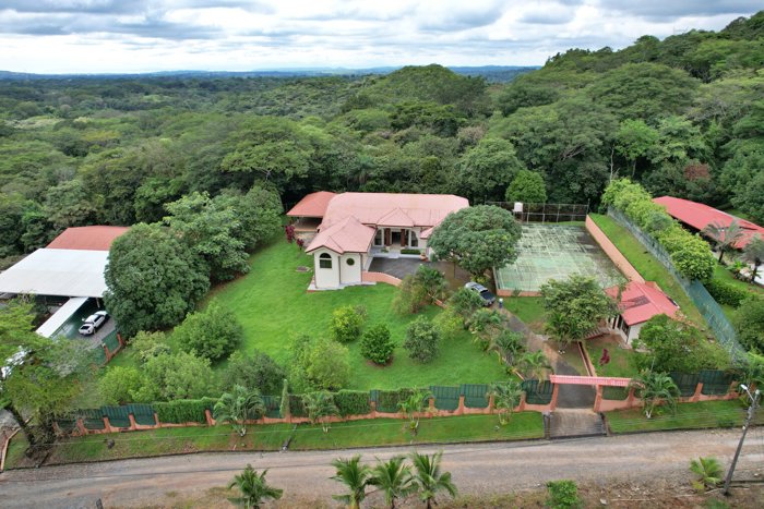 Venta lujosa casa c/piscina y rancho, Hacienda Vieja, Orotina. (FAU) en Hacienda Vieja, Orotina, Alajuela — $750,000 - Foto 2 de 27