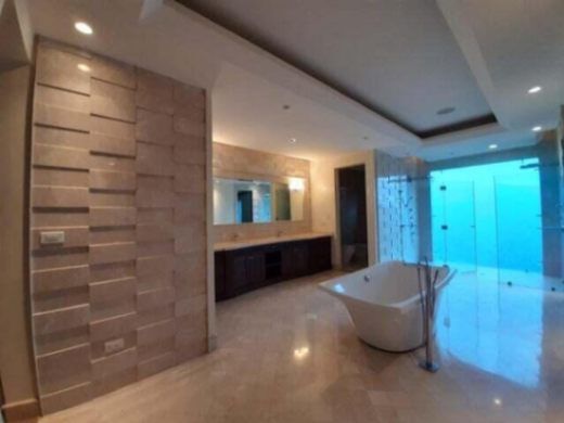 Se vende casa con lote de más de 2200 m2 en Pozos Santa Ana 23-3367 en Pozos, Santa Ana, San José — $3,000,000