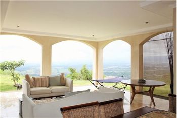 Opportunity!! Beautiful Mountain Home in Brasil, Santa Ana, San José — $1,000,000 - Photo 4 of 17