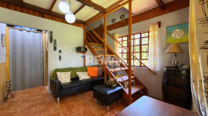 CASA DE 2 PLANTAS CON LOTE DE 879 M² EN VENTA EN LAS MERCEDES DE CAJÓN en Cajón, Pérez Zeledón, San José — $110,000