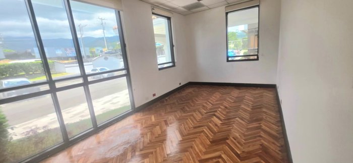 ALQUILER DE OFICINA, SAN JOSÉ, SANTA ANA, PARQUE EMPRESARIAL FORUM 1 in Santa Ana, San José — $6,852