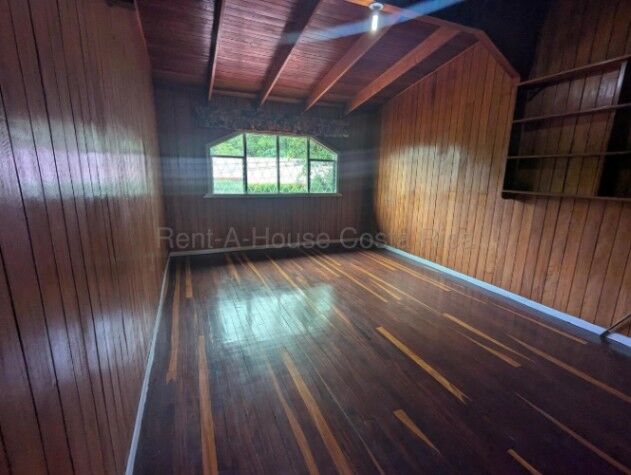 House for sale near the Santa Ana Gym, detached house en Santa Ana, San José — ₡ 110 000 000