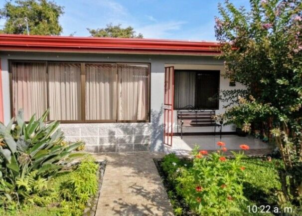 Se vende casa con lote de 657m2 en Alajuela Centro 25-1289 en Alajuela — ₡ 110 000 000