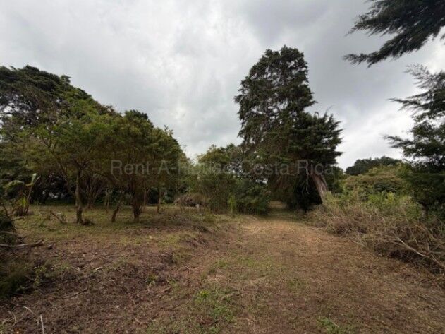 Venta de Lote Uso de Suelo Mixto en San Isidro-Concepción, Heredia. RAH 26-1838 in Concepción, San Isidro, Heredia — $1,850,000