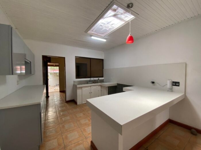 Venta de Casa en Alajuela. RAH 26-194 en Alajuela — $350,000 - Foto 2 de 16